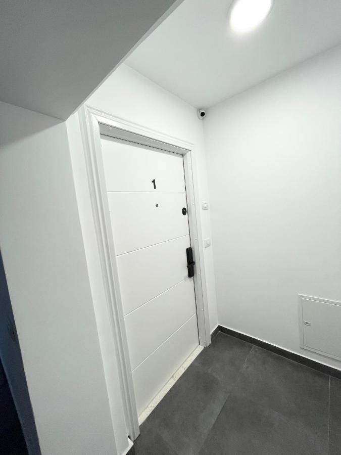1, Apartament *
