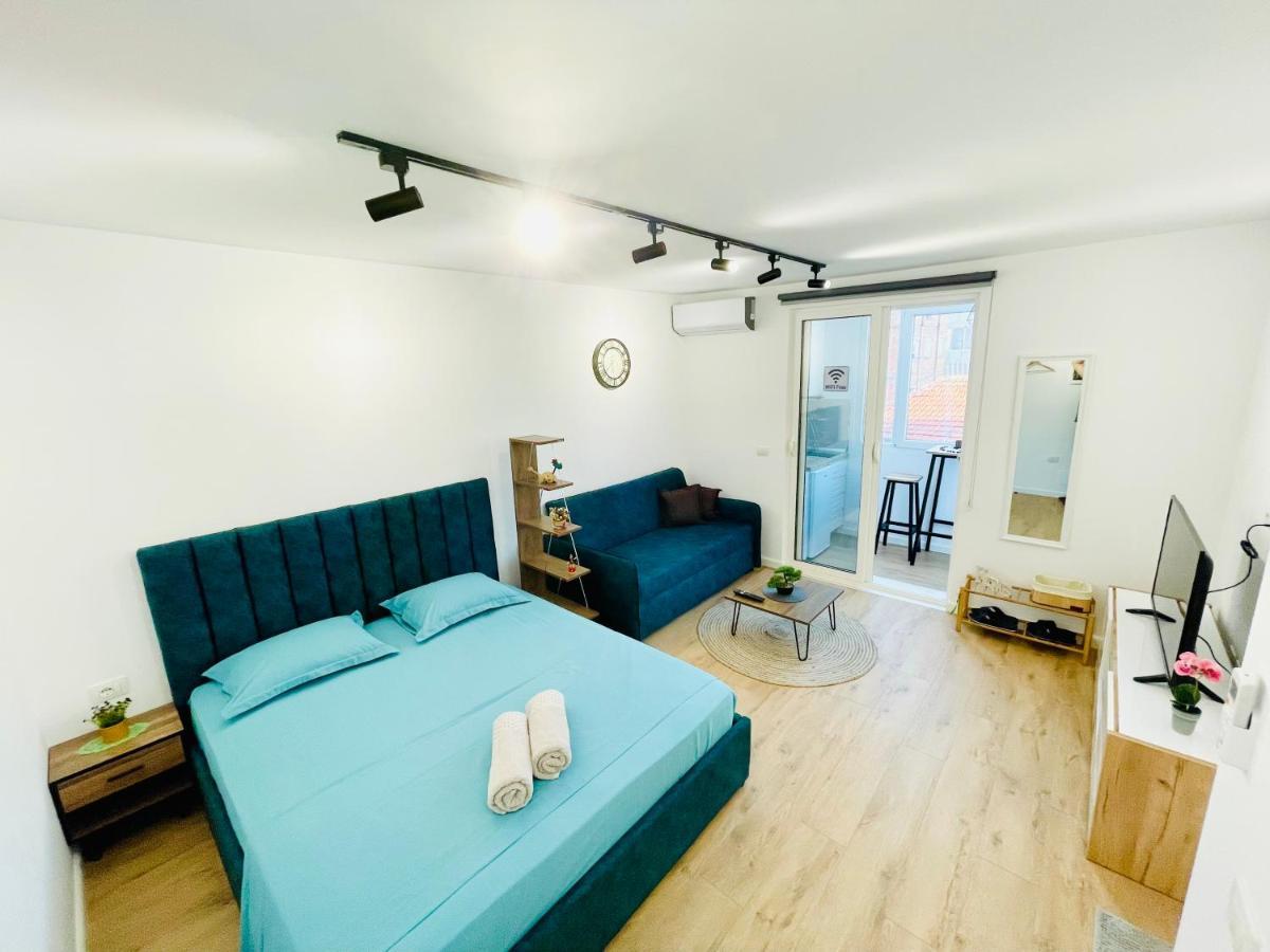 1, Apartament Tirana
